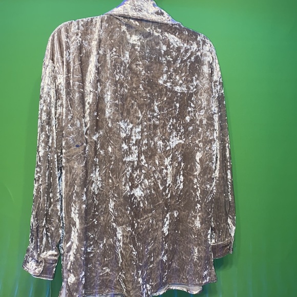 ⭐️ HOST PICK ⭐️ Brand New Ladies Playboy Tan Crushed Velour Shacket velvet soft - Picture 10 of 17